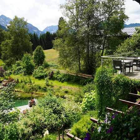 Boutique Hotel Herzhof - Garni-Appartements - Adults Only Riezlern Buitenkant foto