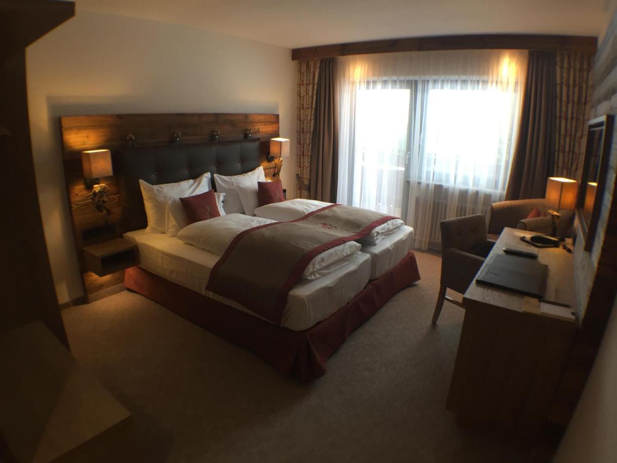 Boutique Hotel Herzhof - Garni-Appartements - Adults Only Riezlern Buitenkant foto