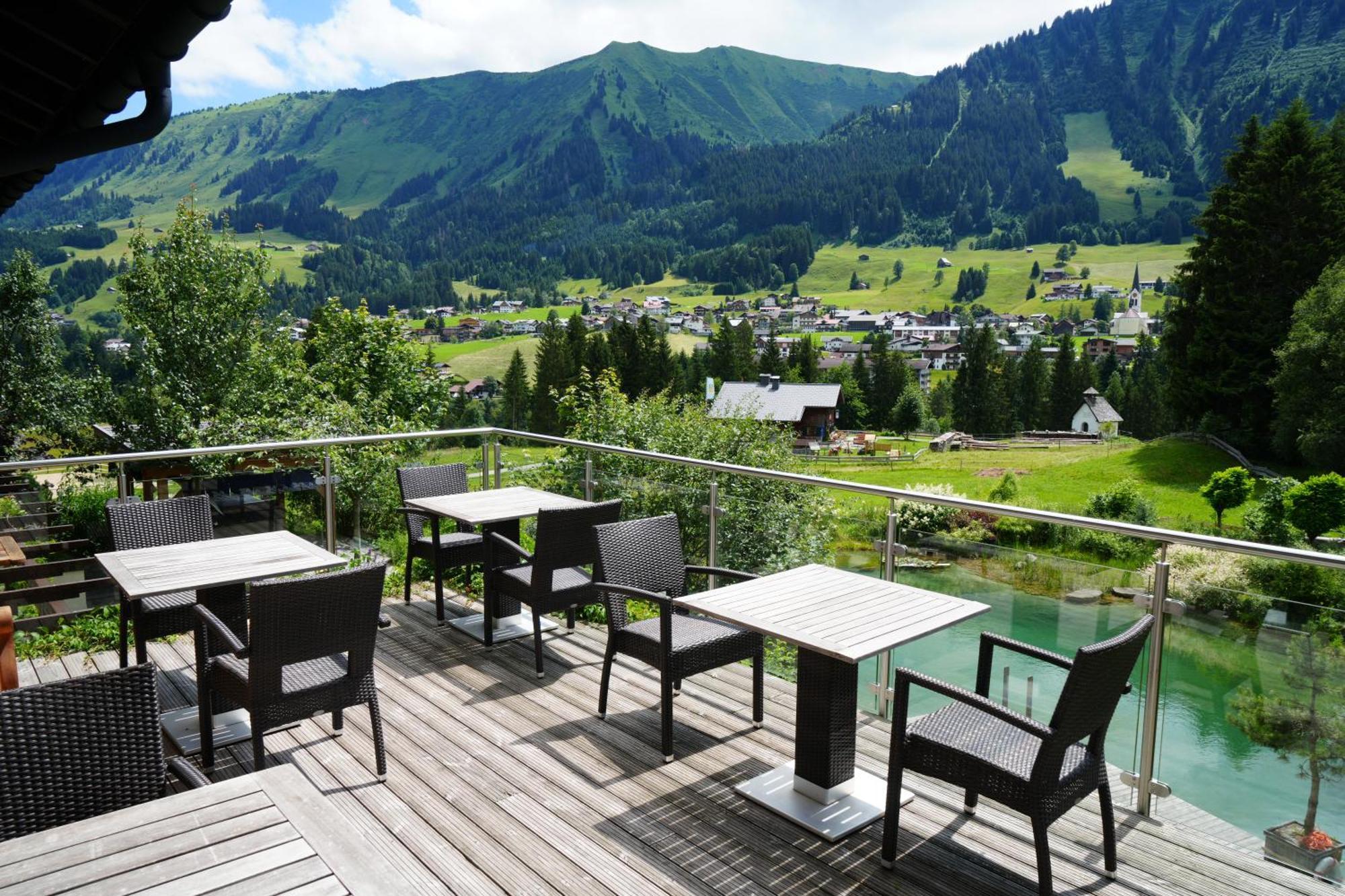 Boutique Hotel Herzhof - Garni-Appartements - Adults Only Riezlern Buitenkant foto