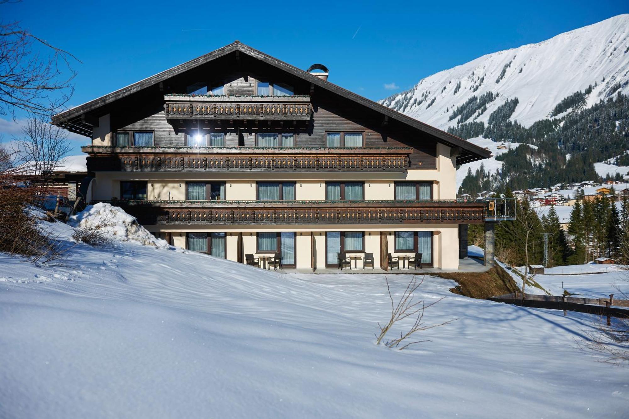 Boutique Hotel Herzhof - Garni-Appartements - Adults Only Riezlern Buitenkant foto