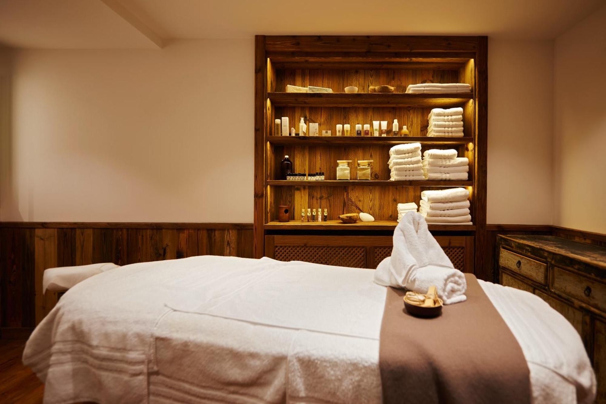 Boutique Hotel Herzhof - Garni-Appartements - Adults Only Riezlern Buitenkant foto