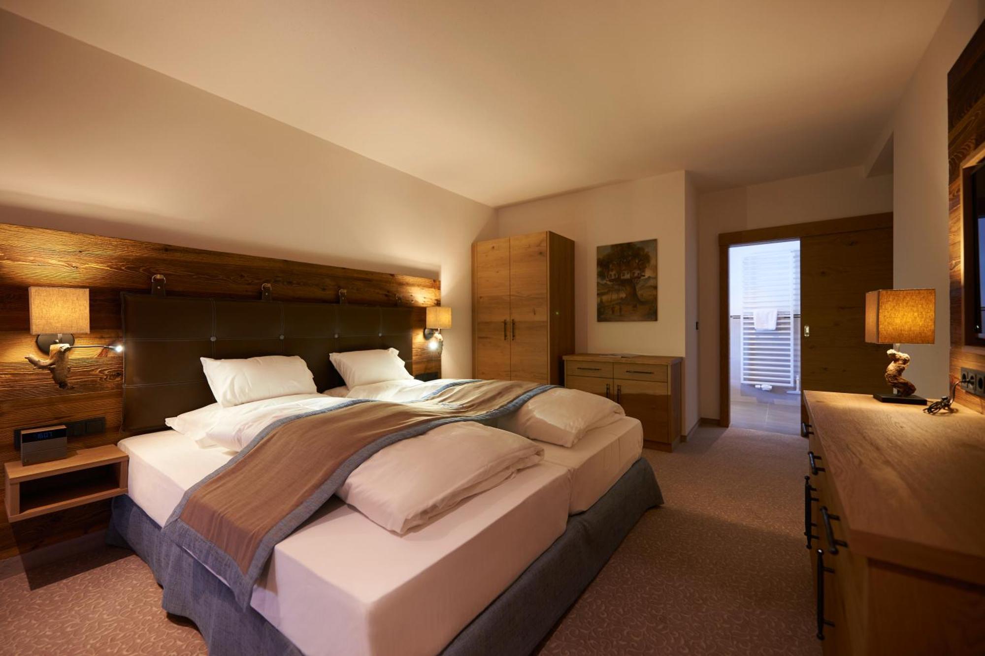 Boutique Hotel Herzhof - Garni-Appartements - Adults Only Riezlern Buitenkant foto