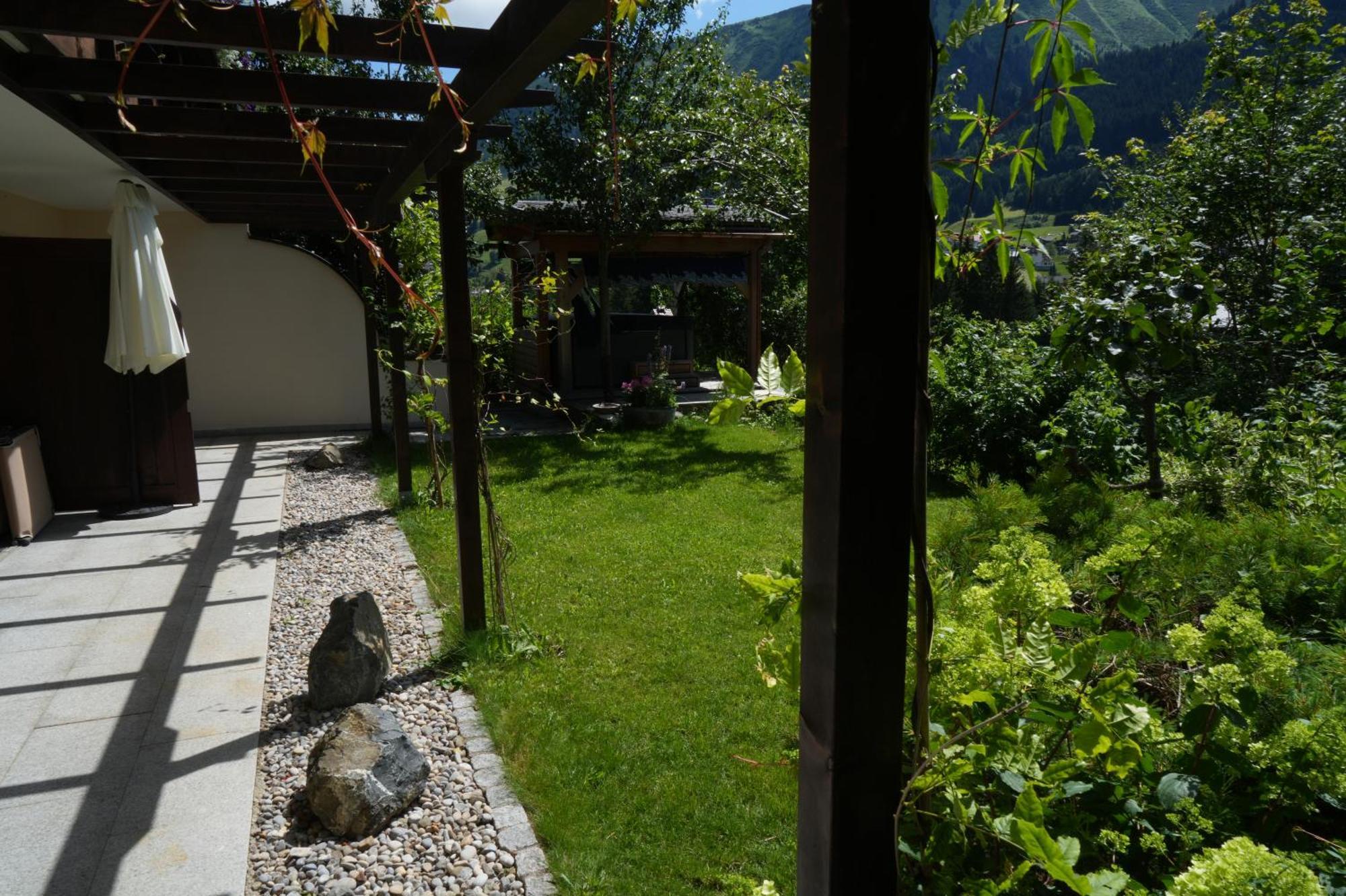 Boutique Hotel Herzhof - Garni-Appartements - Adults Only Riezlern Buitenkant foto