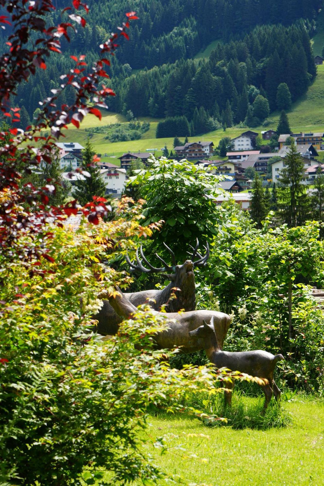 Boutique Hotel Herzhof - Garni-Appartements - Adults Only Riezlern Buitenkant foto