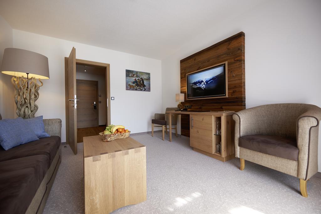 Boutique Hotel Herzhof - Garni-Appartements - Adults Only Riezlern Kamer foto
