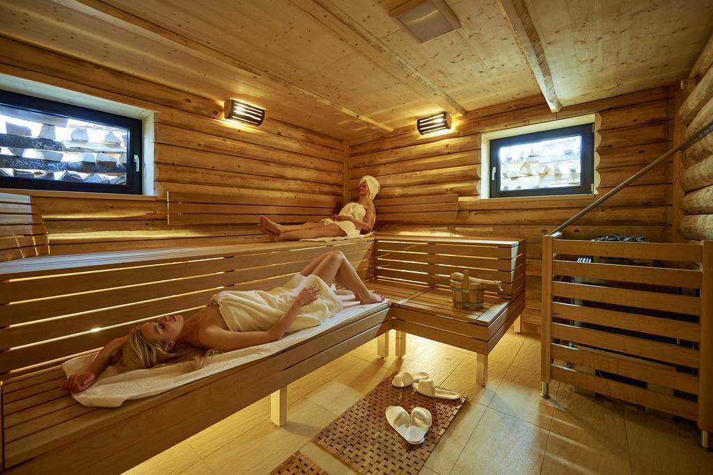 Boutique Hotel Herzhof - Garni-Appartements - Adults Only Riezlern Buitenkant foto