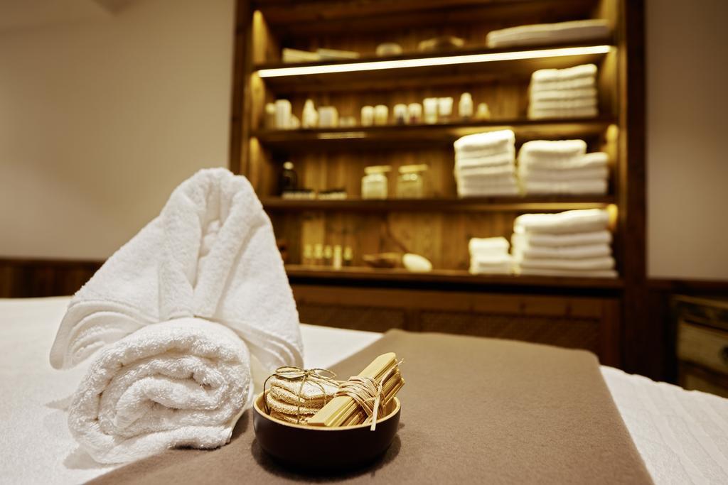 Boutique Hotel Herzhof - Garni-Appartements - Adults Only Riezlern Buitenkant foto