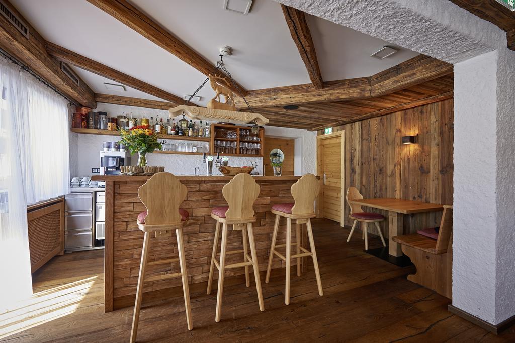 Boutique Hotel Herzhof - Garni-Appartements - Adults Only Riezlern Buitenkant foto