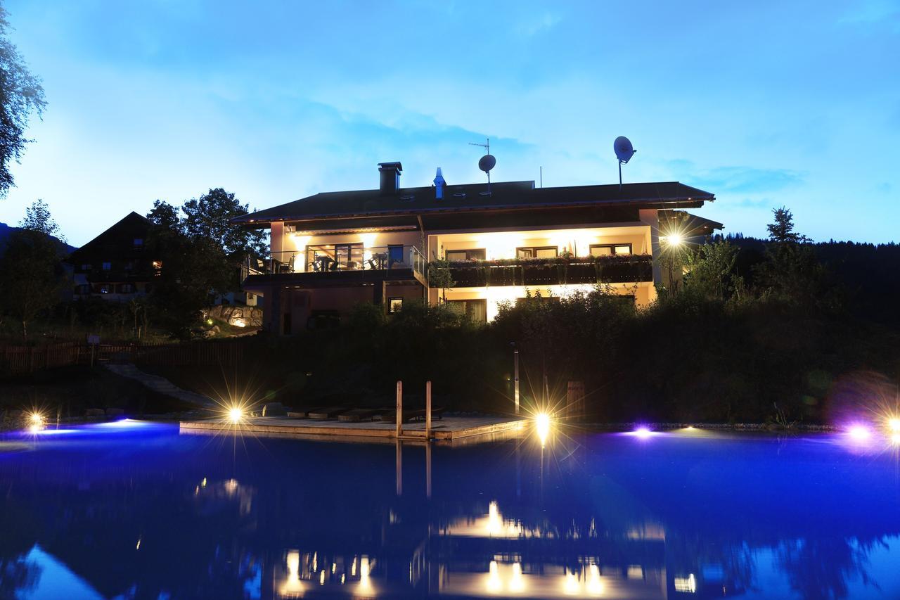Boutique Hotel Herzhof - Garni-Appartements - Adults Only Riezlern Buitenkant foto