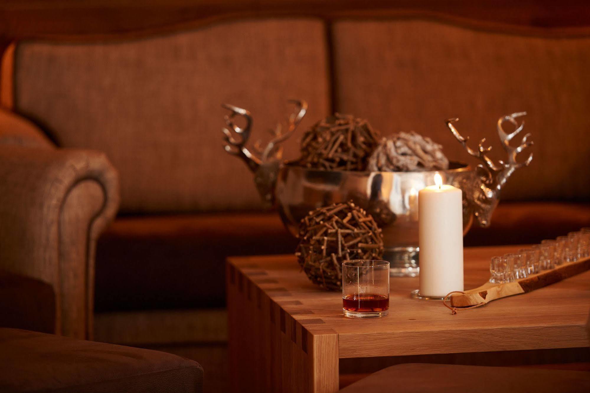 Boutique Hotel Herzhof - Garni-Appartements - Adults Only Riezlern Buitenkant foto