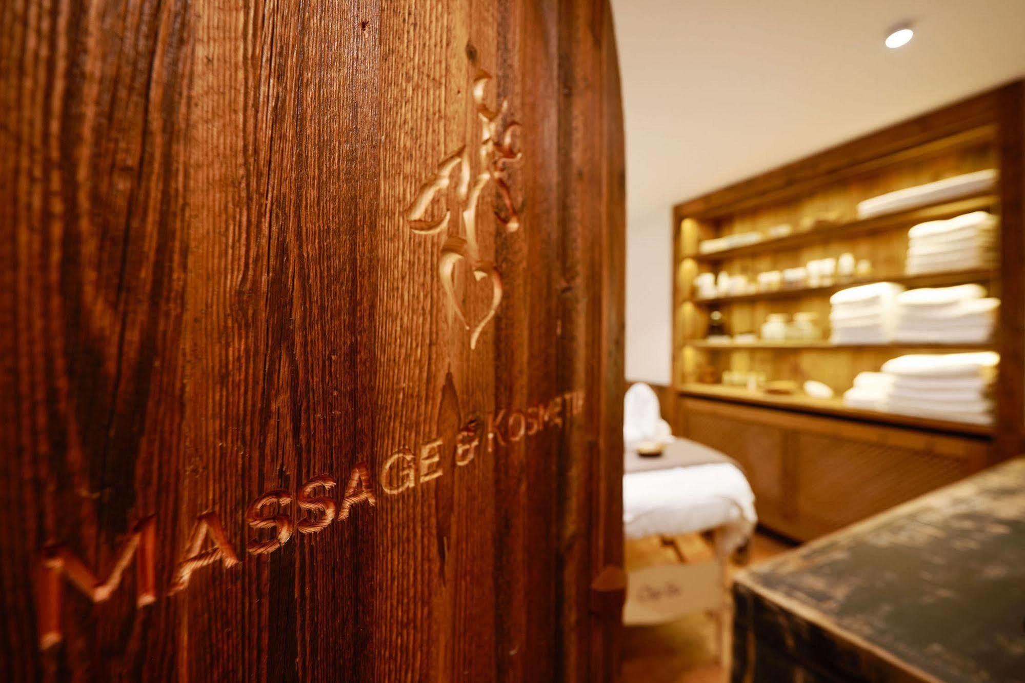 Boutique Hotel Herzhof - Garni-Appartements - Adults Only Riezlern Buitenkant foto