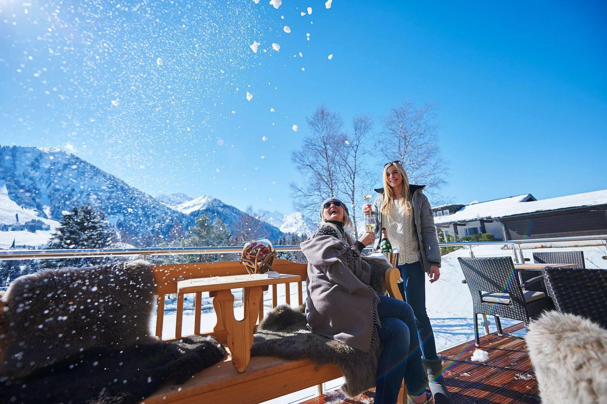 Boutique Hotel Herzhof - Garni-Appartements - Adults Only Riezlern Buitenkant foto